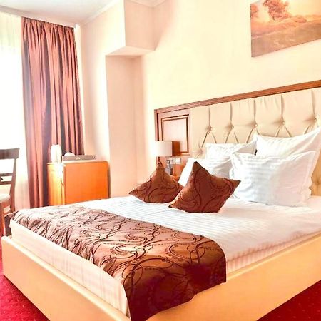 Hotel Athos R.M.T. Cluj-Napoca Ngoại thất bức ảnh