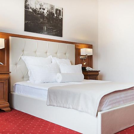 Hotel Athos R.M.T. Cluj-Napoca Ngoại thất bức ảnh