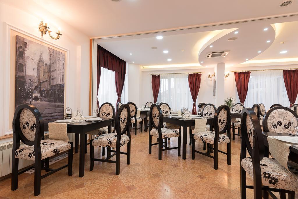 Hotel Athos R.M.T. Cluj-Napoca Ngoại thất bức ảnh