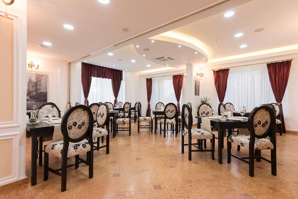 Hotel Athos R.M.T. Cluj-Napoca Ngoại thất bức ảnh