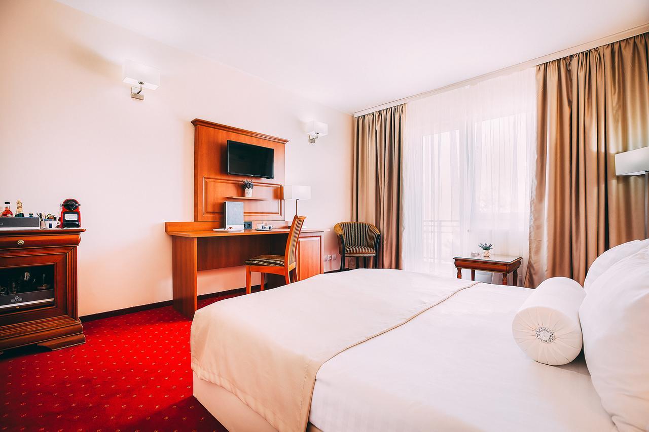 Hotel Athos R.M.T. Cluj-Napoca Ngoại thất bức ảnh