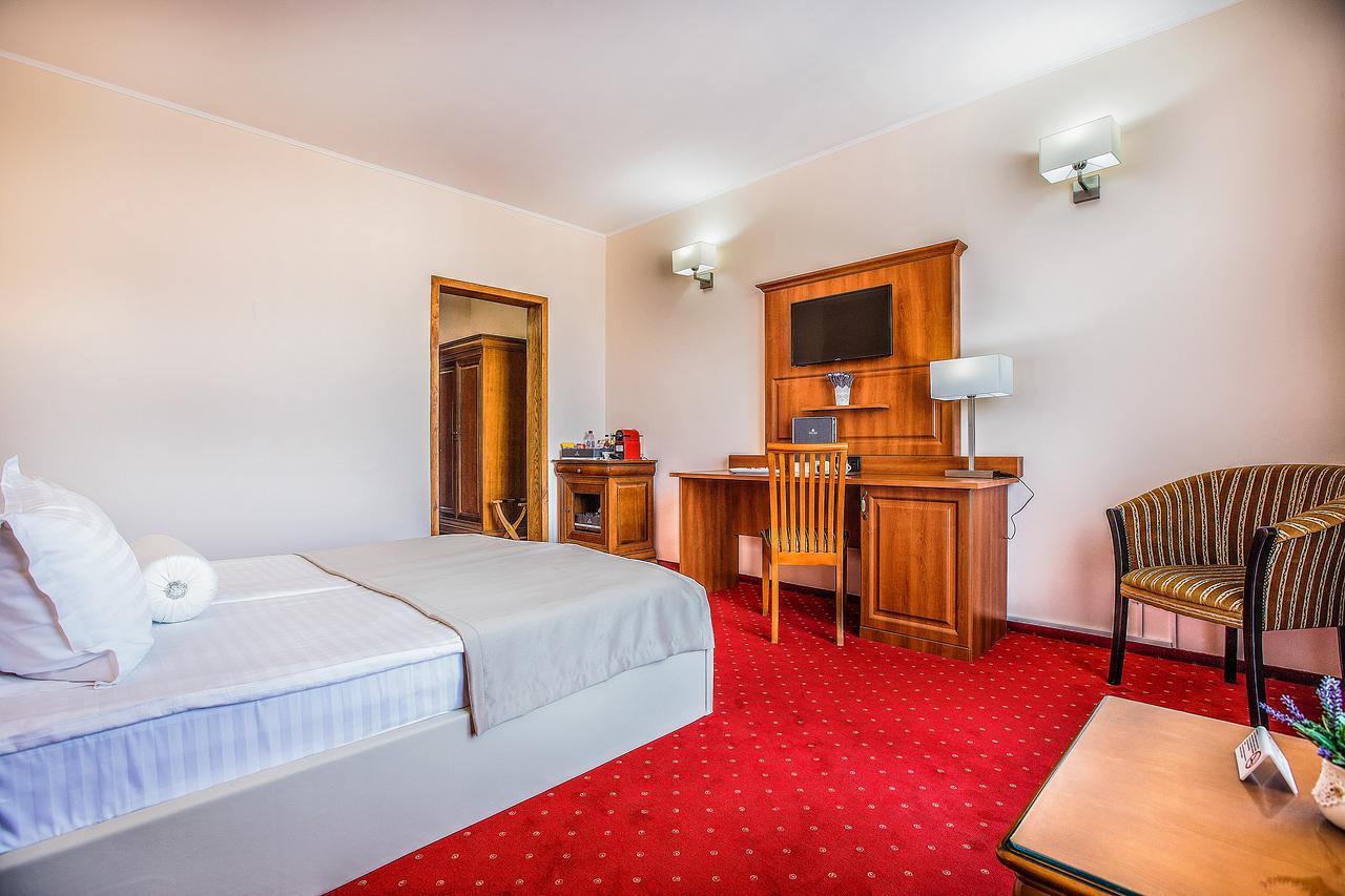 Hotel Athos R.M.T. Cluj-Napoca Phòng bức ảnh