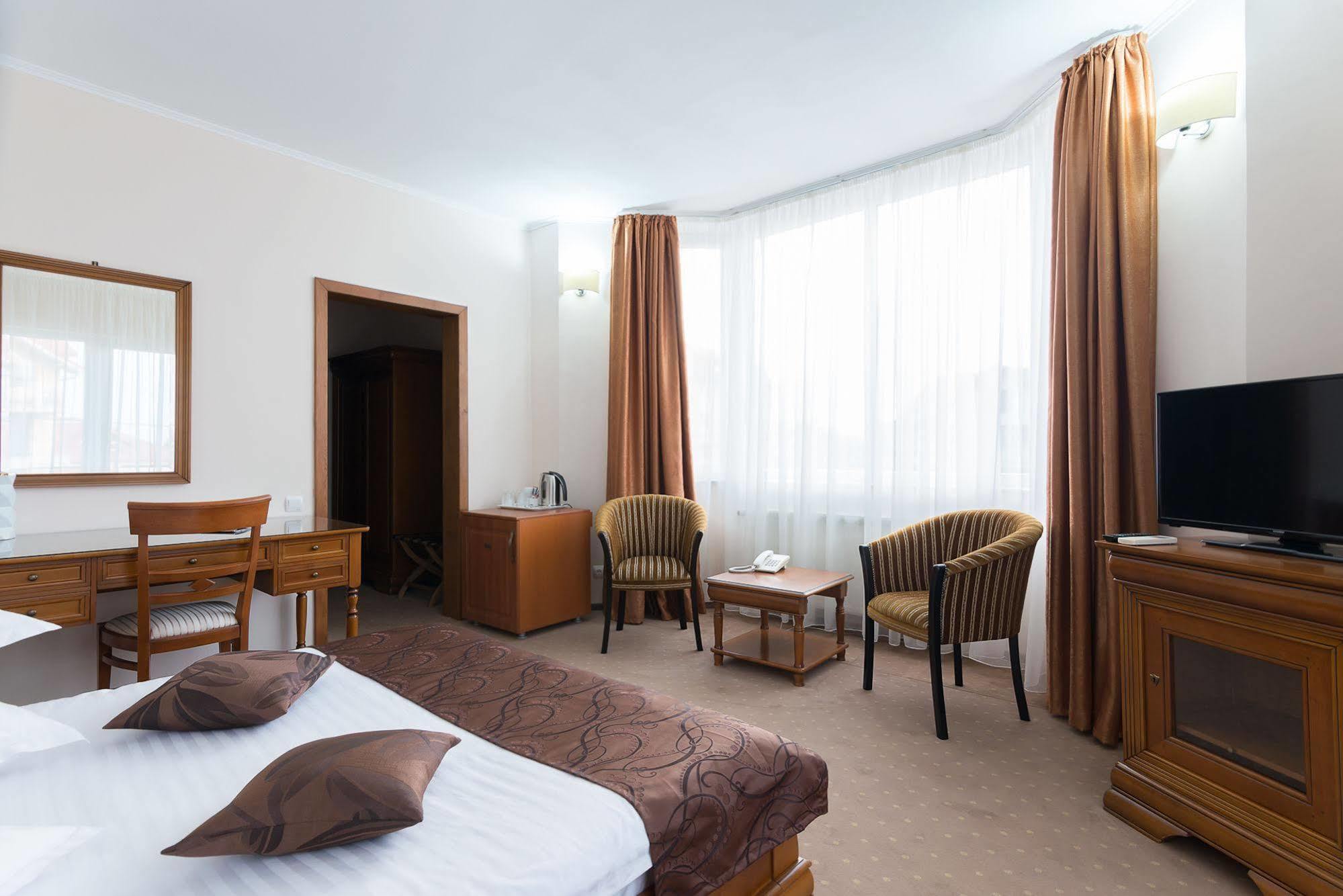 Hotel Athos R.M.T. Cluj-Napoca Ngoại thất bức ảnh