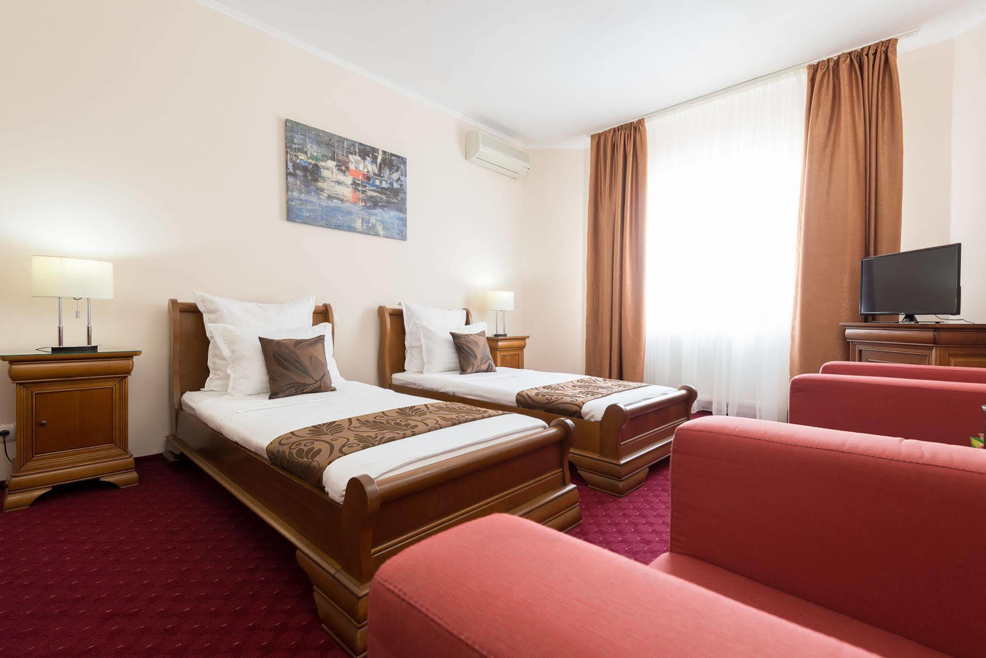 Hotel Athos R.M.T. Cluj-Napoca Ngoại thất bức ảnh