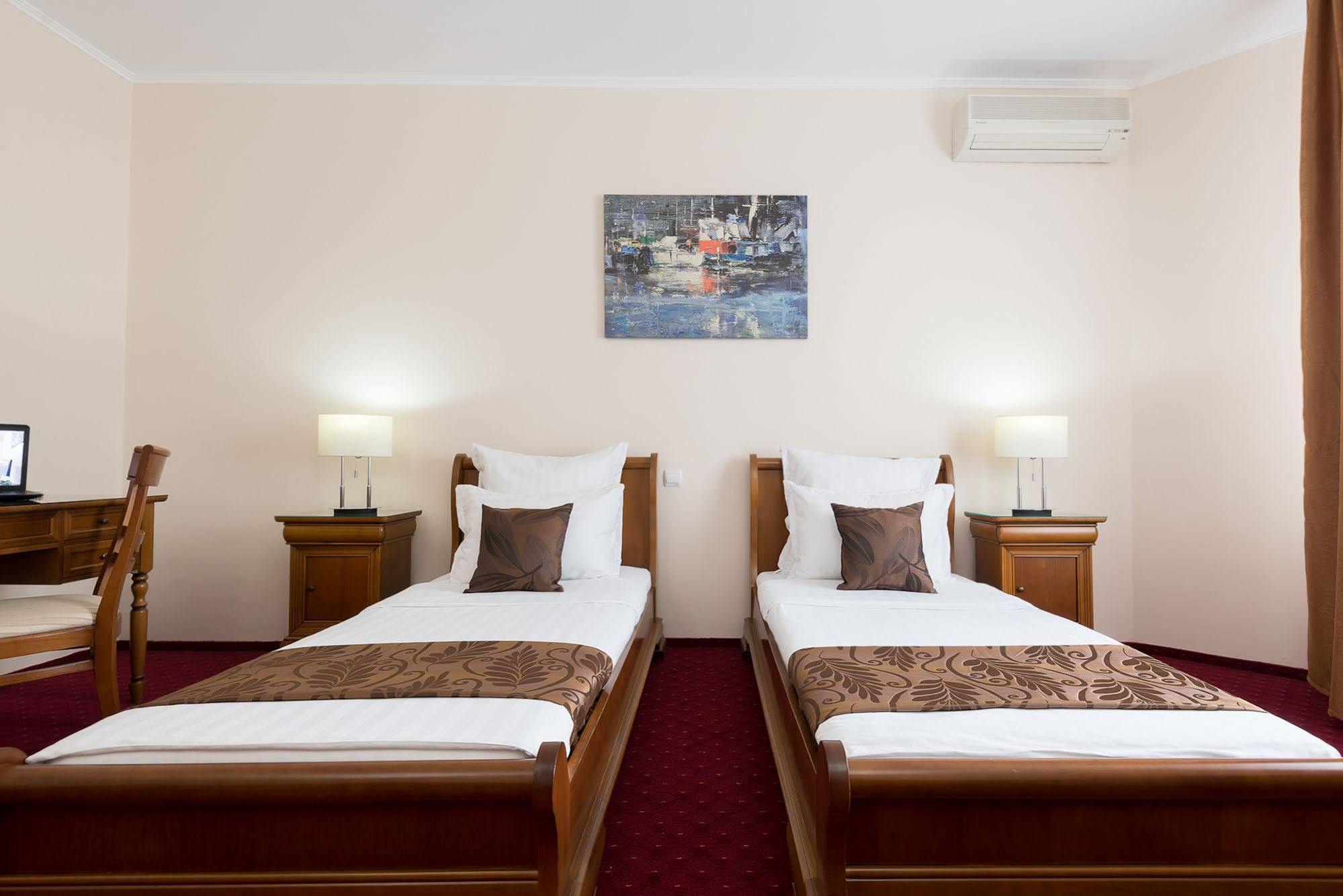 Hotel Athos R.M.T. Cluj-Napoca Ngoại thất bức ảnh